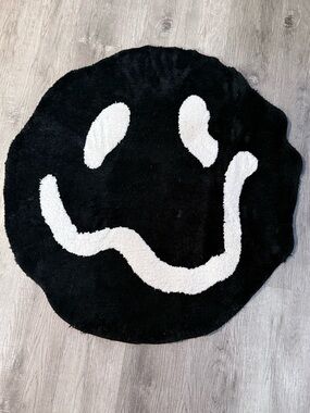 Black & White Smiley Face Round Rug
